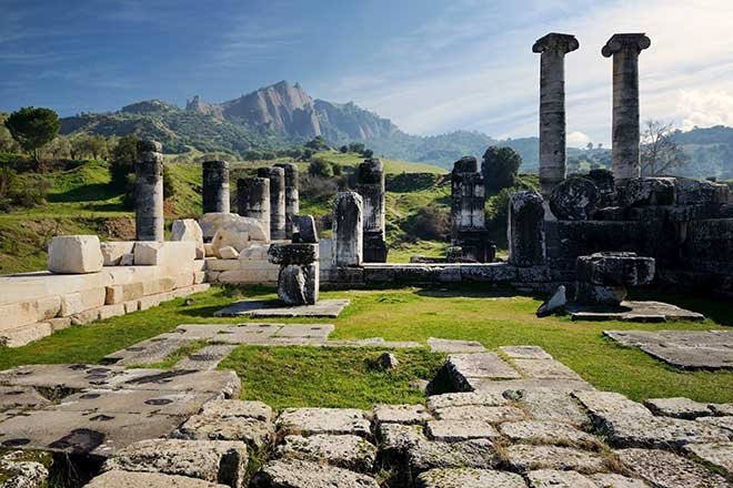 Pek çok antik kalıntı bulunuyor