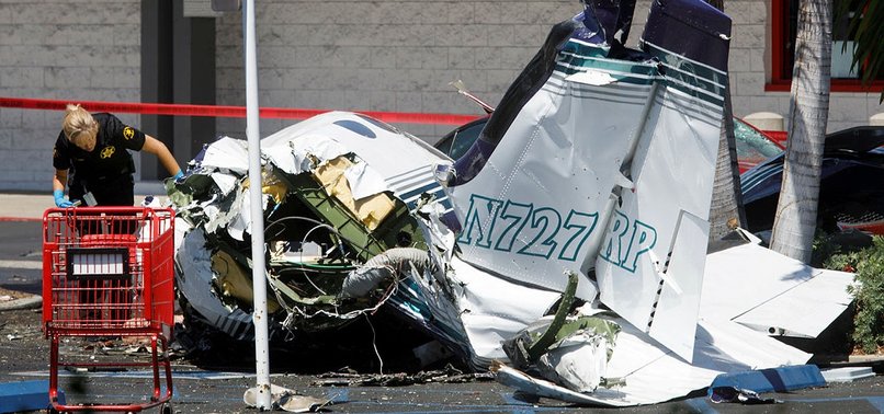 5 KILLED WHEN SMALL PLANE CRASHES IN CALIFORNIA PARKING LOT
