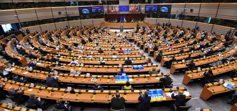 MEPS ADOPT RESOLUTION DEMANDING EU CANDIDACY FOR UKRAINE