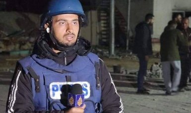 Al Jazeera correspondent Ismail al-Ghoul beaten, arrested by Israeli forces in Gaza Strip