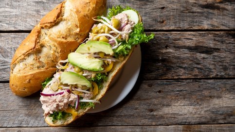 Közlenmiş Biberli ve Ton Balıklı Sandviç