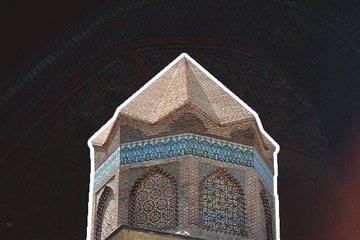 Çiniyle bezeli cami: Gökmedrese
