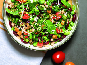 Pesto Soslu Bakliyat Salatası