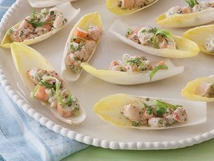 Beyaz Hindiba Yaprağında Aperitifler