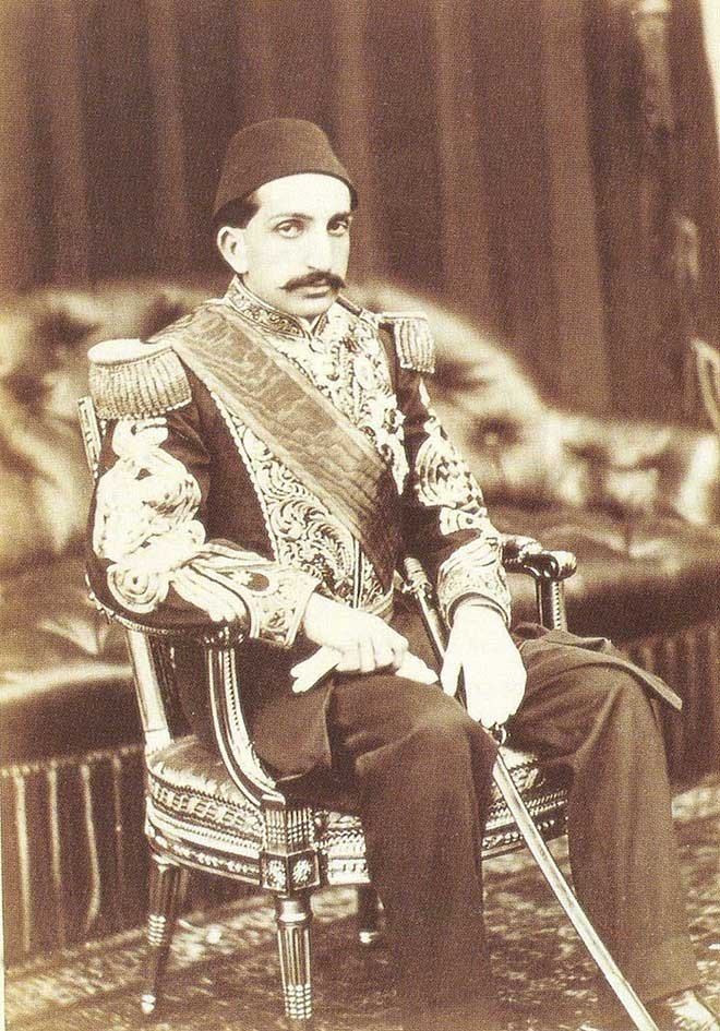 naasi ile bir imparatorlugun da topraga