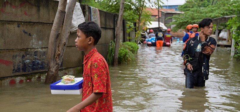 FLOODS DISPLACE 40,000 RESIDENTS IN INDONESIA