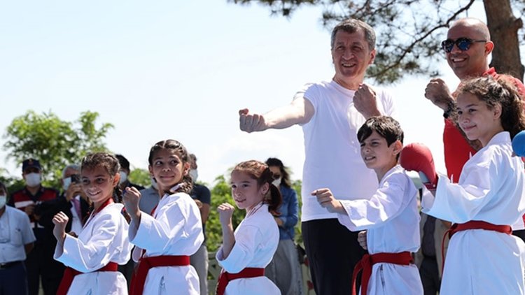 Çocukları hayallere davet eden Silivri Masal Evi açıldı