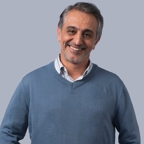 Ruhi Sarı – Kimdir