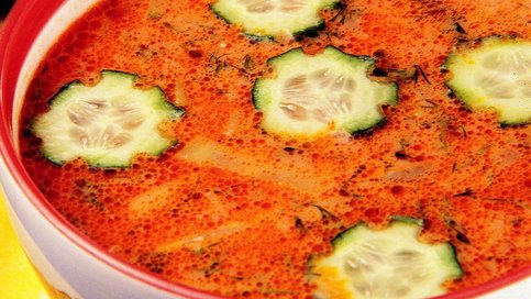 Salatalıklı Domates Çorbası Tarifi