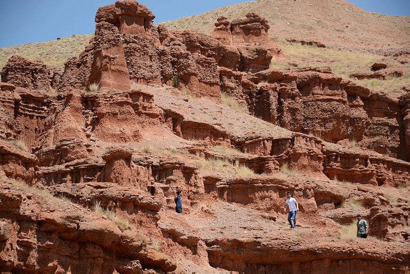 Red fairy chimneys lure tourists in eastern Turkey