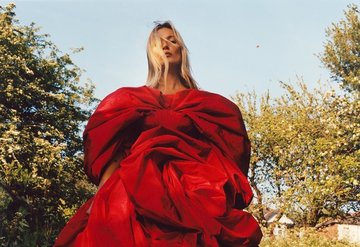 Alexander McQueenin yeni yüzü Kate Moss
