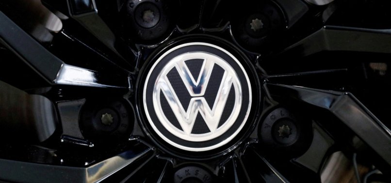 GERMAN CARMAKER VW NEGOTIATING SALE OF PLANT IN RUSSIA