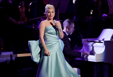 Lady Gaga Performansıyla Grammyi Büyüledi