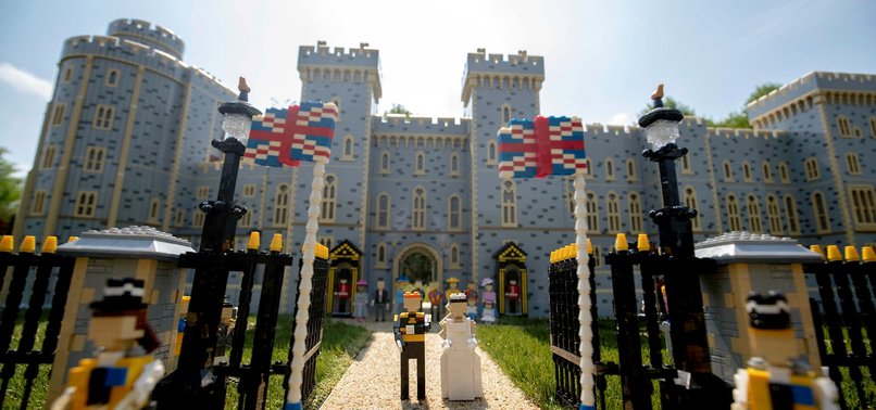 LEGO BUILDS MINIATURE WINDSOR CASTLE TO CELEBRATE ROYAL WEDDING