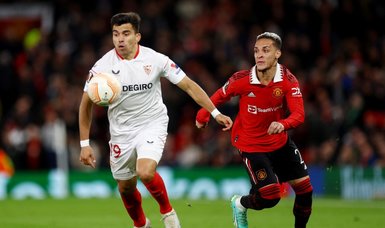 Sevilla launch late fightback to draw with Man United