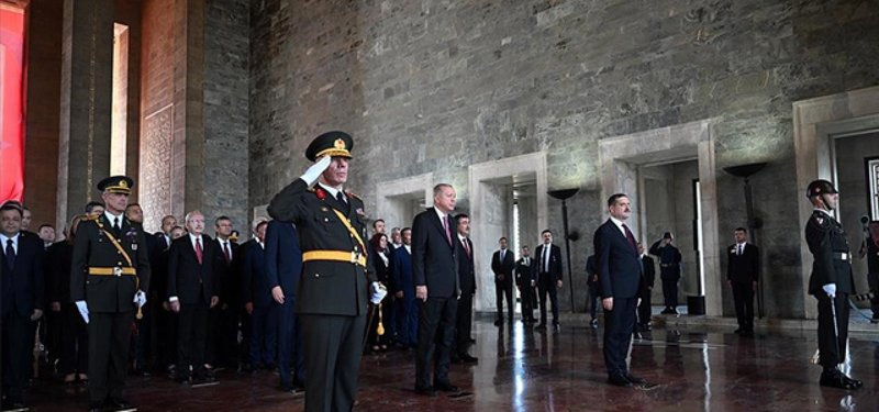 President Erdoğan visit Anıtkabir with state officials