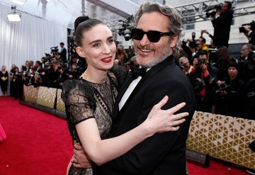 Oscar 2020nin kırmızı halı çiftleri