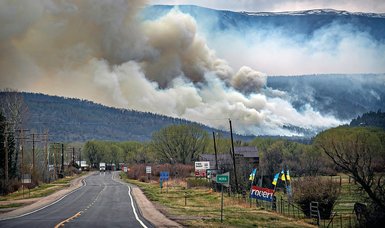 'No good place to stop it': More people flee New Mexico wildfire