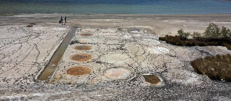 Suların çekildiği İztuzu Plajı’nda antik tuz tesisi ortaya çıktı