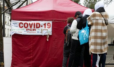 Number of French COVID-19 ICU patients falls, despite record infections