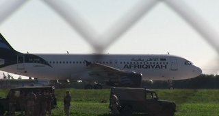 Libya’ya ait 118 yolcu bulunan uçak kaçırıldı