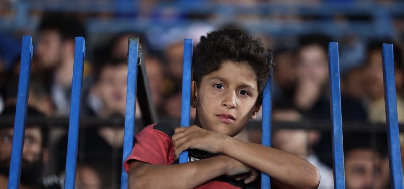 Syrians in Iraqi refugee camps wait for assistance