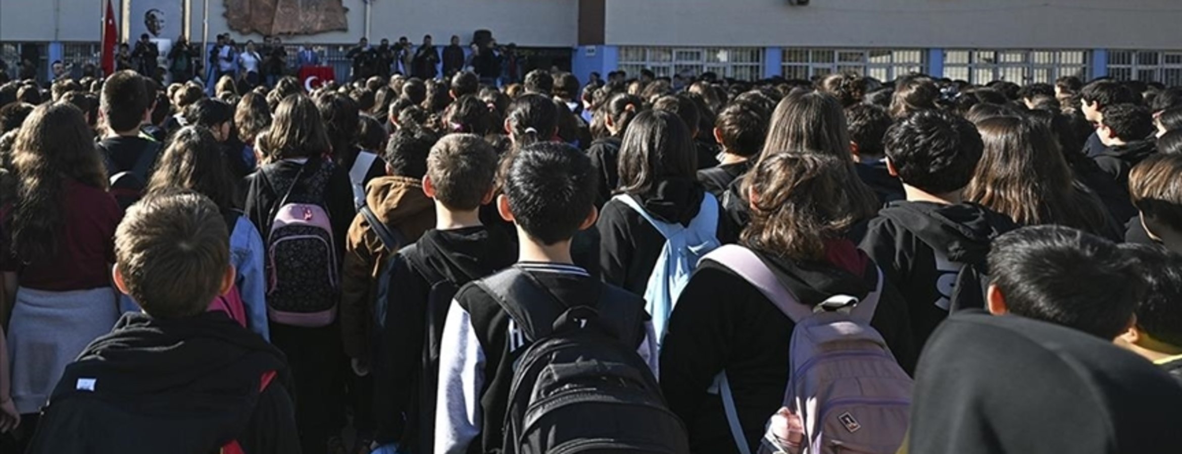 Yarın bütün okullarda şehitlerimiz için saygı duruşunda bulunulacak