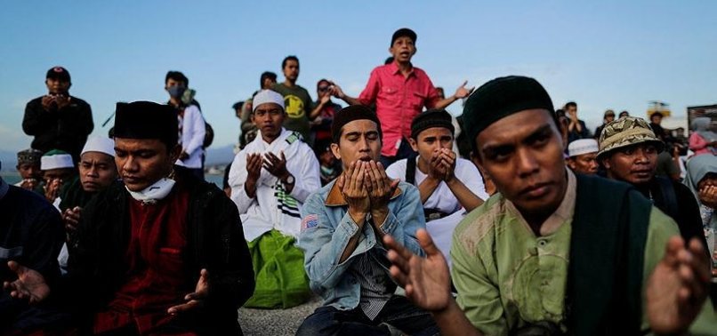 MUSLIMS PRAY FOR STRENGTH IN QUAKE-HIT INDONESIAN CITY