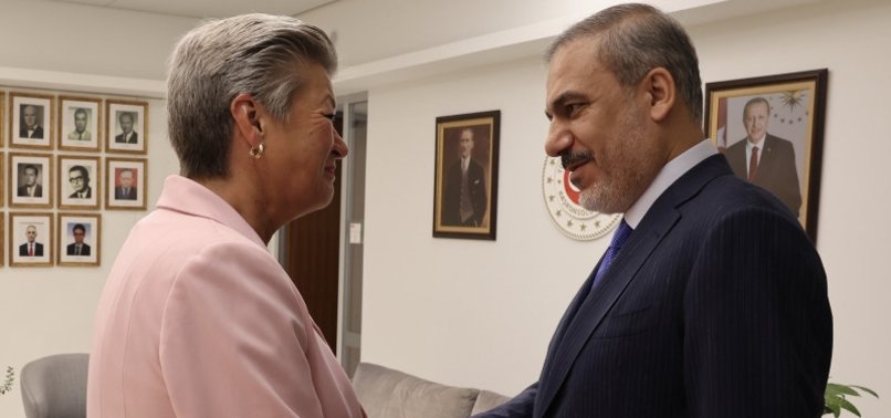 TURKISH FOREIGN MINISTER, EU COMMISSIONER DISCUSS VISA LIBERALIZATION, ILLEGAL MIGRATION