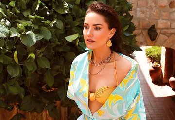 Fahriye Evcen moda dünyasına adım atıyor