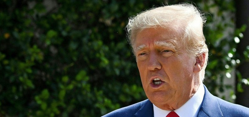 Trump presses Facebook to restore his account