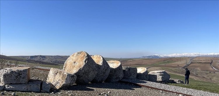 Deprem, Adıyaman’daki tarihi tümülüsteki sütunu devirdi