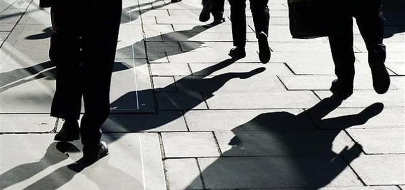 UNEMPLOYMENT IN UK DECREASES TO 4.9%