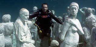 Denizaltında sanat müzesi kuran adam
