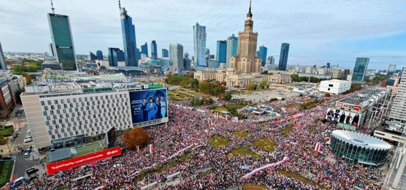 HUNDREDS OF THOUSANDS AT ANTI-GOVERNMENT RALLY IN WARSAW: POLISH OPPOSITION LEADER