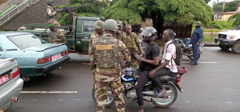 MILITARY COUP LEADERS IN GUINEA BAN MINISTERS FROM TRAVELLING