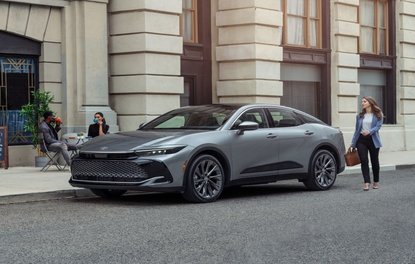 TOYOTA CROWN TANITILDI