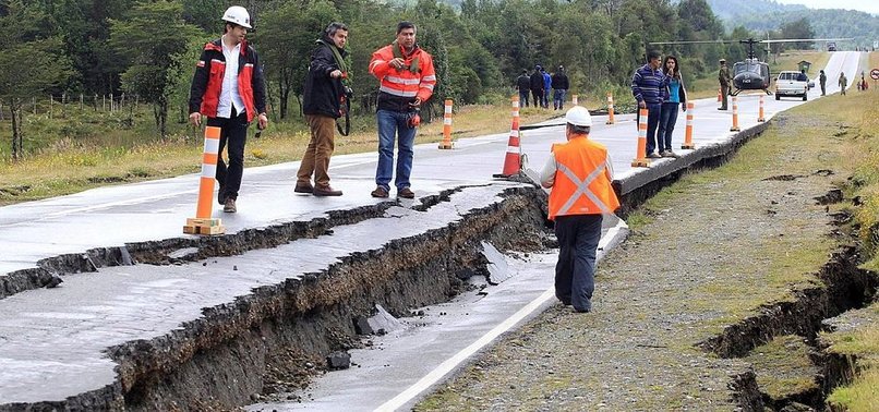 Strong quake hits Chile