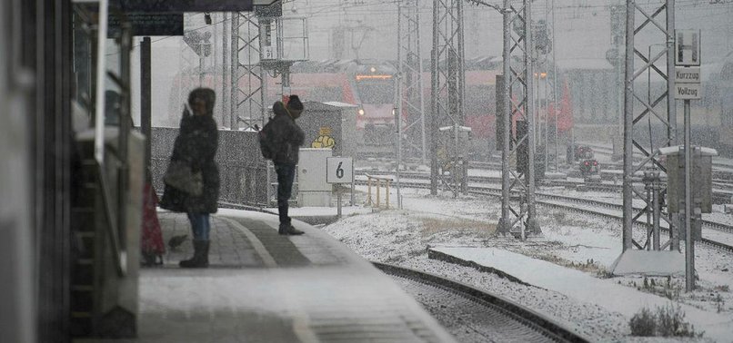 HEAVY SNOW HALTS TRAINS IN GERMANYS SOUTH