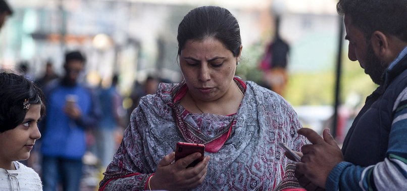 INDIA RESTORES POSTPAID CELL PHONE SERVICES IN KASHMIR