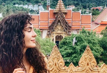 Hercai’nin güzel yıldızı Phuket’te