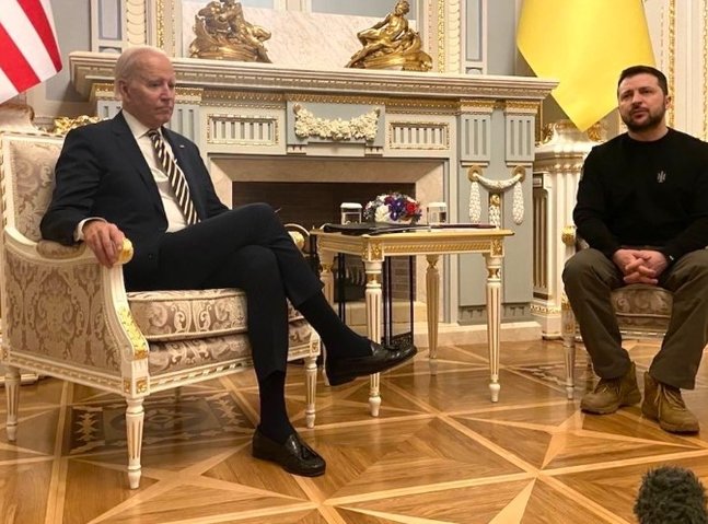 Russia has 'no chance' to win, Zelensky says during Biden visit