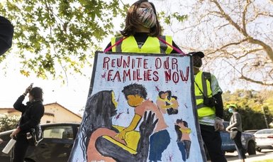 US to reunite 29 migrant families, hundreds remain apart