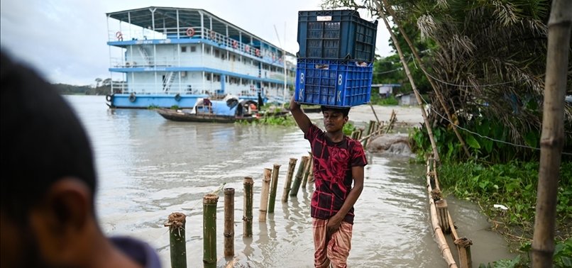 MONSOON FLOODS CLAIM 29 LIVES IN SOUTHEASTERN BANGLADESH