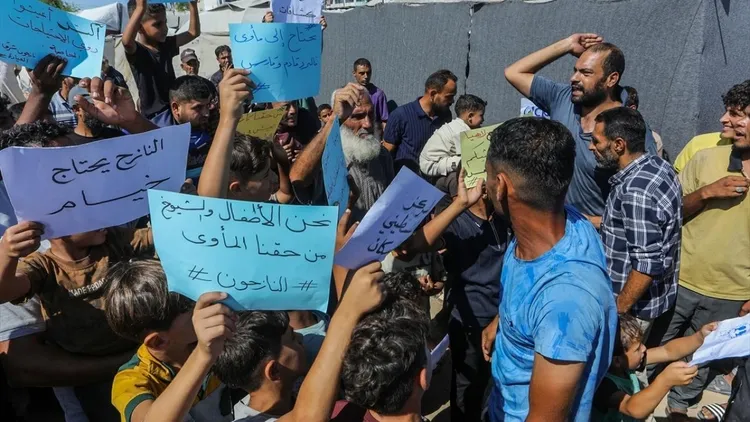 Palestinians in Khan Younis call for urgent aid
