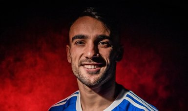 Turkish winger Yunus Akgun joins Leicester City