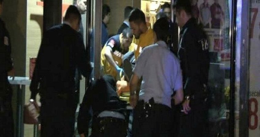Kadıköy’de fast food restoranında silahlı soygun: 4 yaralı