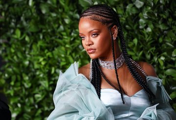 Rihanna Saçlara El Atıyor: Fenty Hair