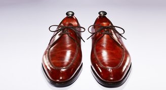 Ayakkabılara fısıldayan adam