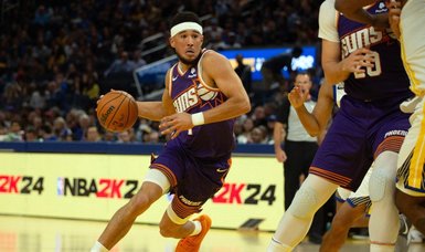 Devin Booker, Suns slide by Warriors to open season